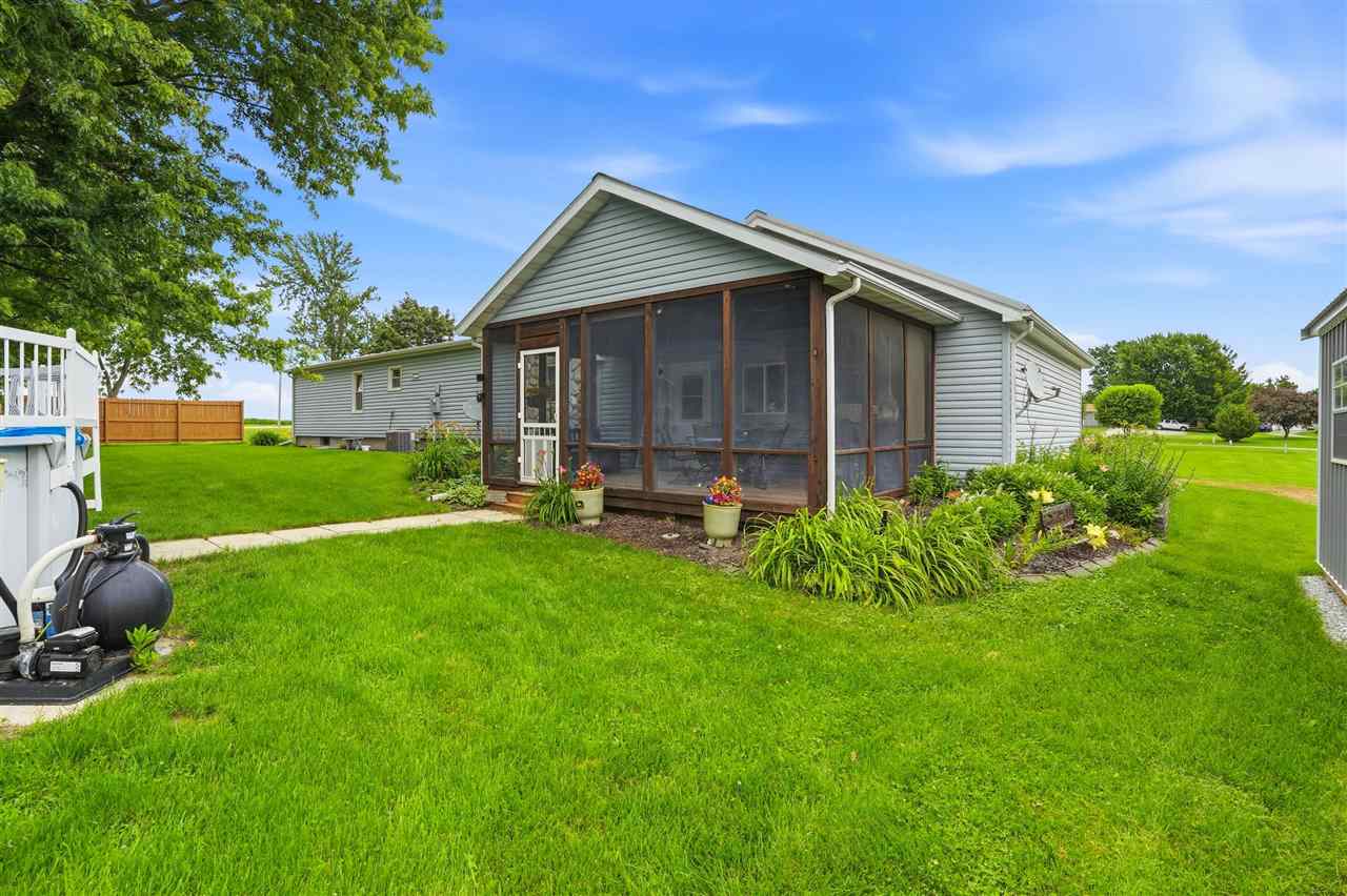 1688 Sweetland Acres Lane Muscatine IA 52761