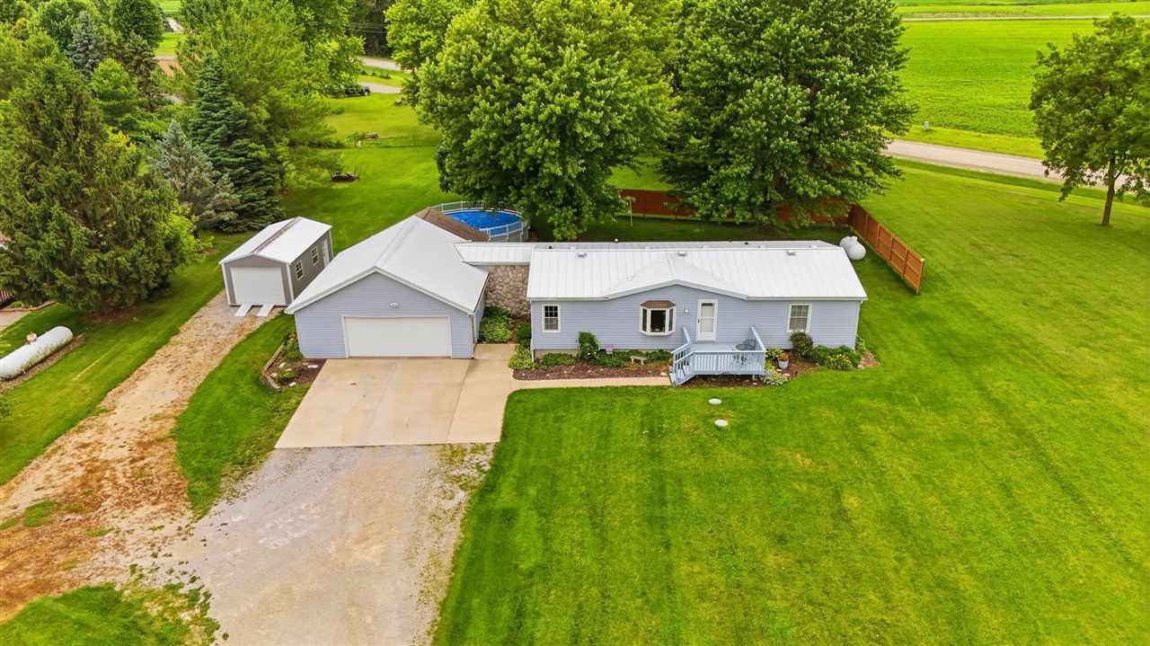 1688 Sweetland Acres Lane Muscatine IA 52761