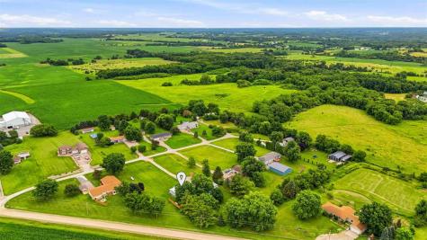 1688 Sweetland Acres Lane Muscatine IA 52761