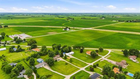 1688 Sweetland Acres Lane Muscatine IA 52761