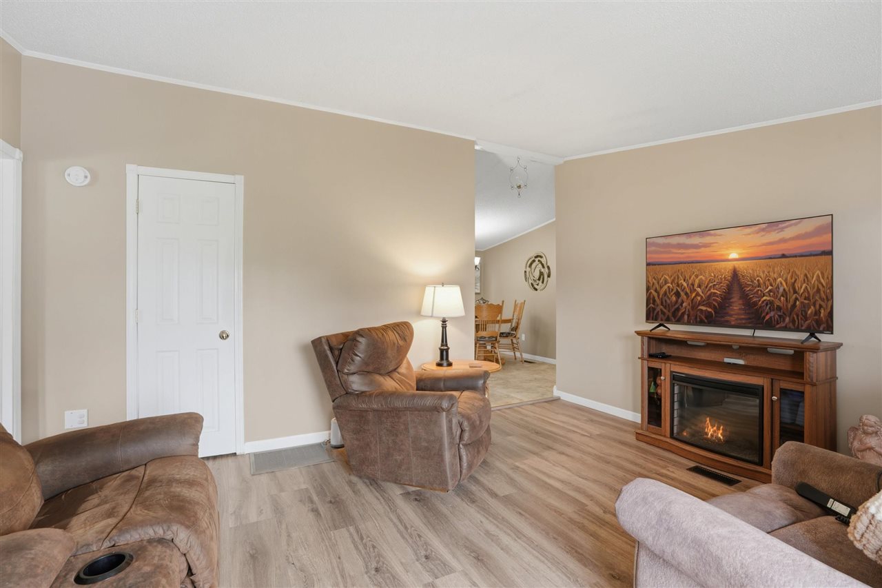 1688 Sweetland Acres Lane Muscatine IA 52761