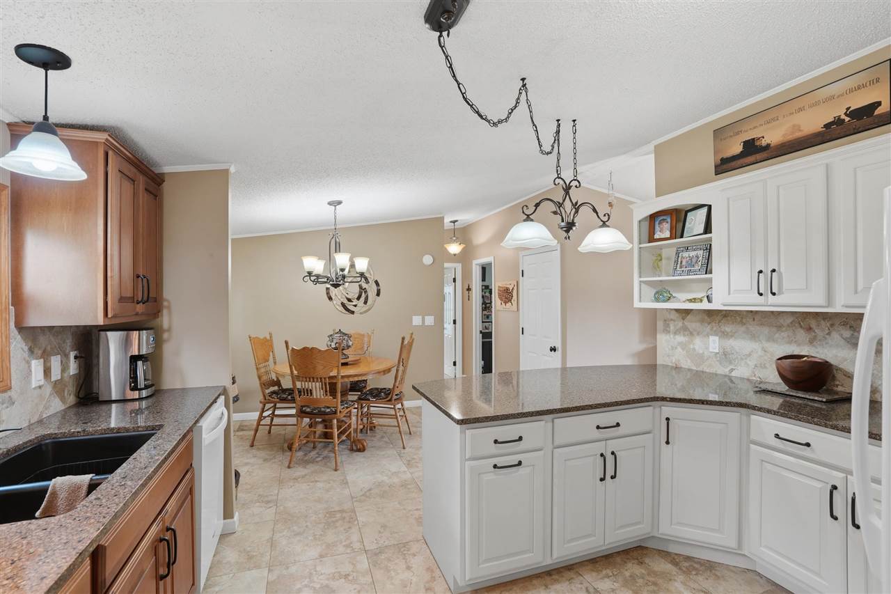1688 Sweetland Acres Lane Muscatine IA 52761