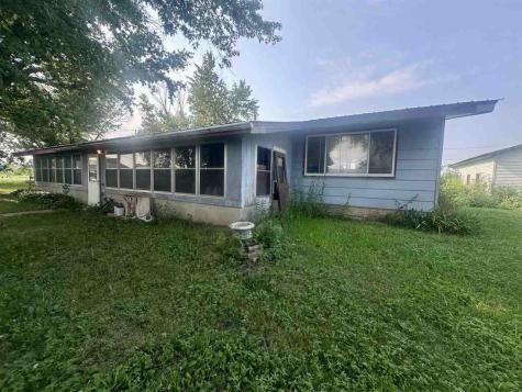 5266 Oak Crest Hill Road Southeast Riverside IA 52327