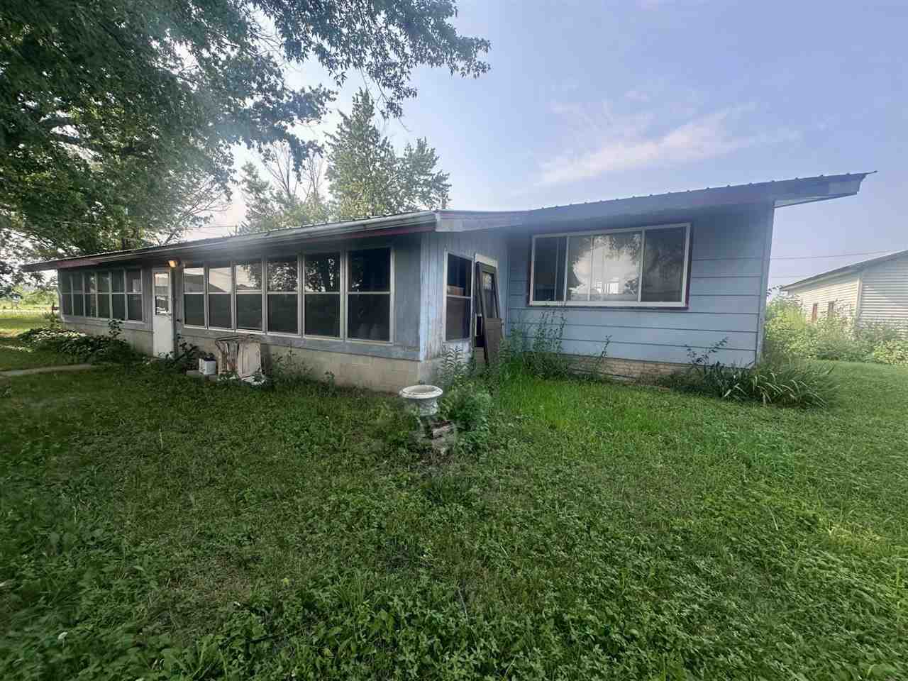 5266 Oak Crest Hill Road Southeast Riverside IA 52327