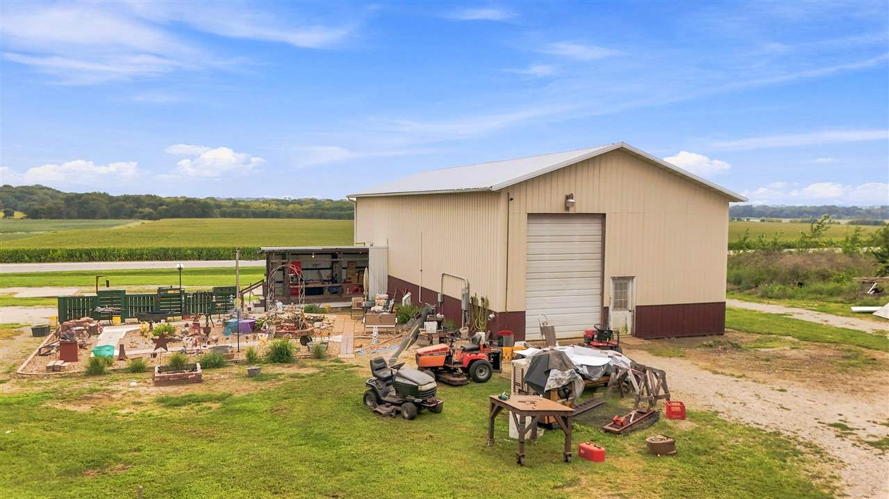 2973 Iowa 92 Rose Hill IA 52586