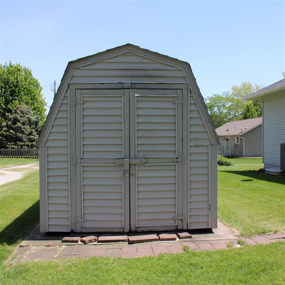 105 N East Street Sigourney IA 52591