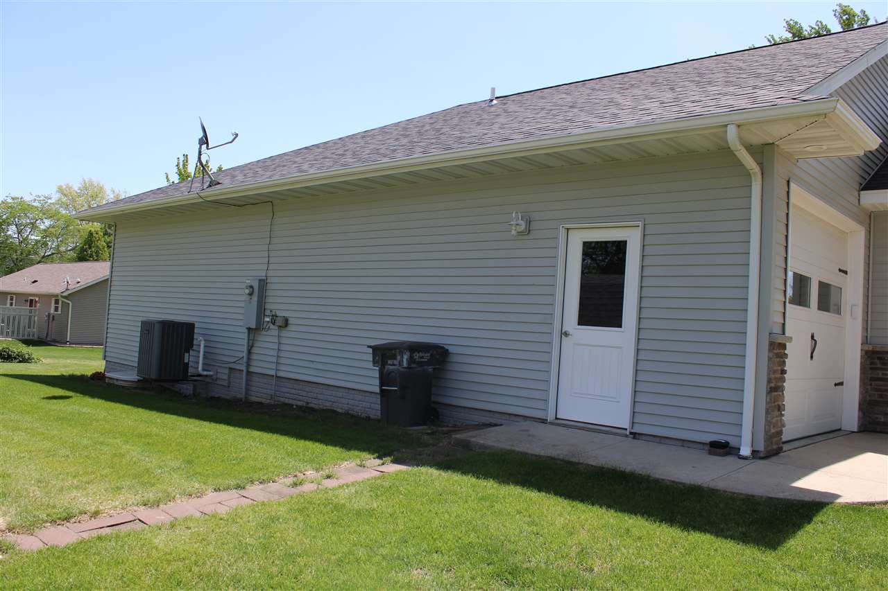 105 N East Street Sigourney IA 52591