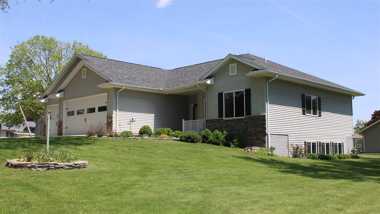 105 N East Street Sigourney IA 52591