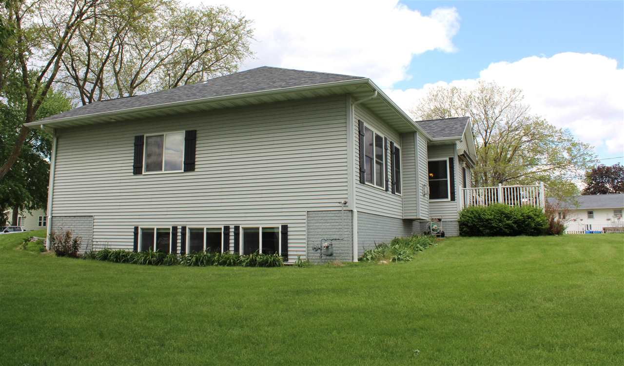105 N East Street Sigourney IA 52591