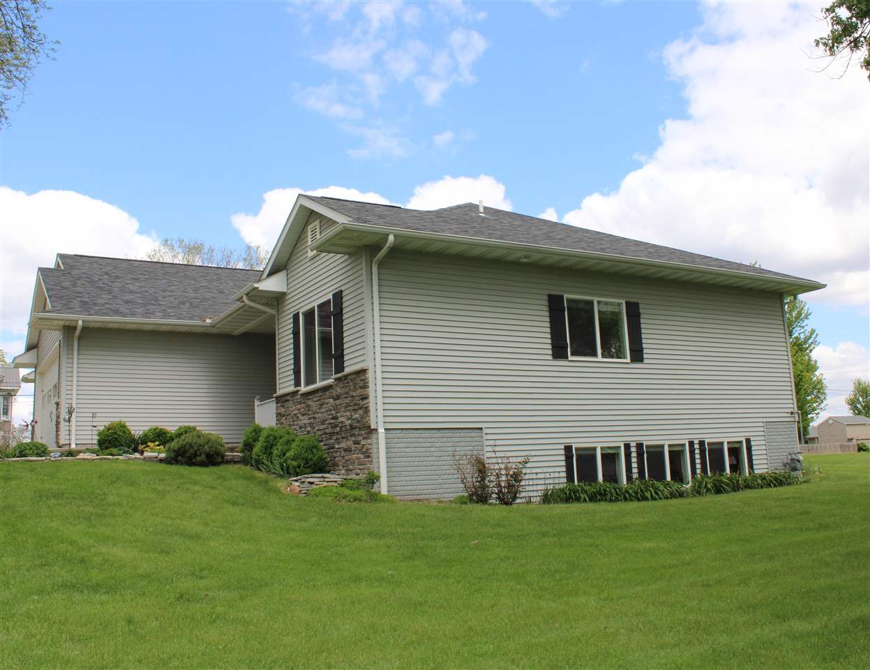 105 N East Street Sigourney IA 52591