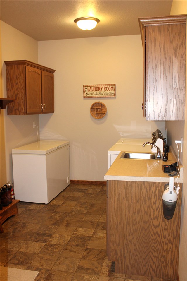 105 N East Street Sigourney IA 52591