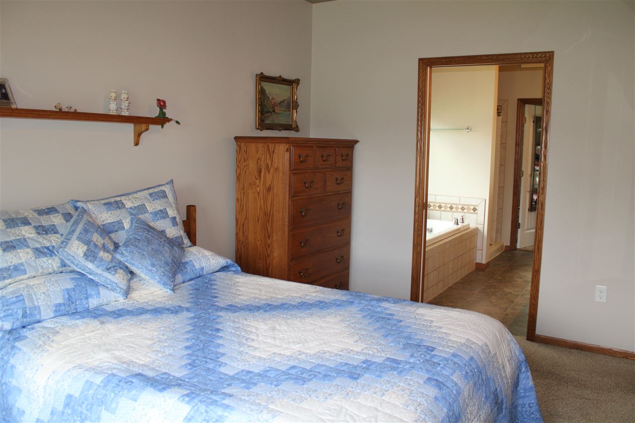 105 N East Street Sigourney IA 52591