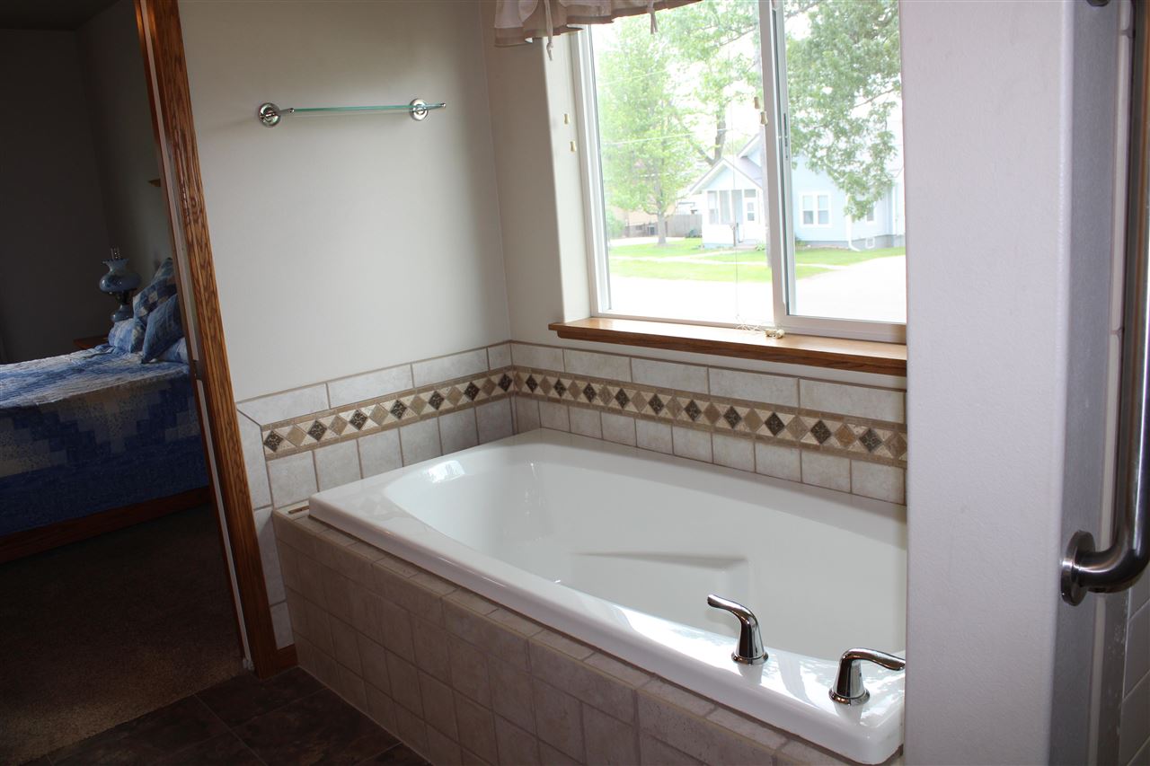 105 N East Street Sigourney IA 52591