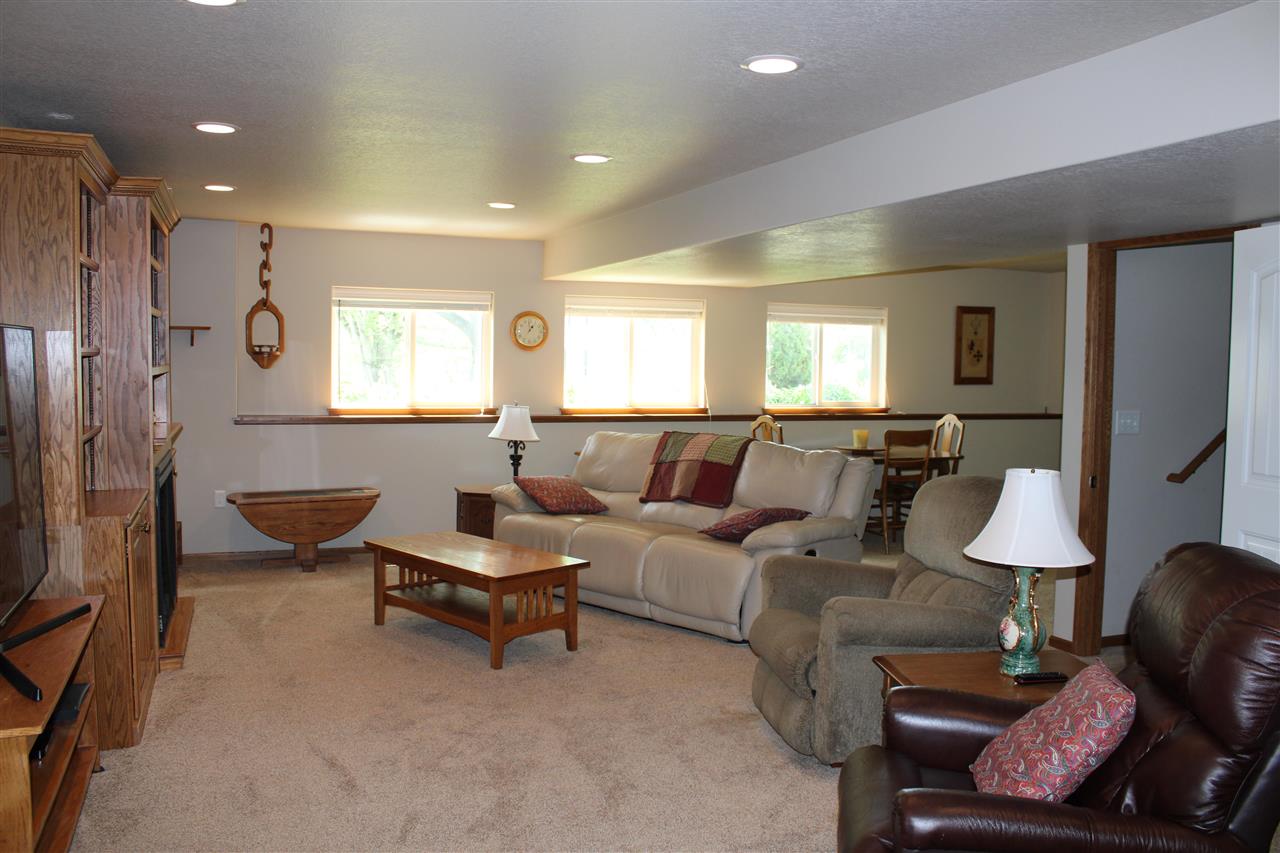 105 N East Street Sigourney IA 52591