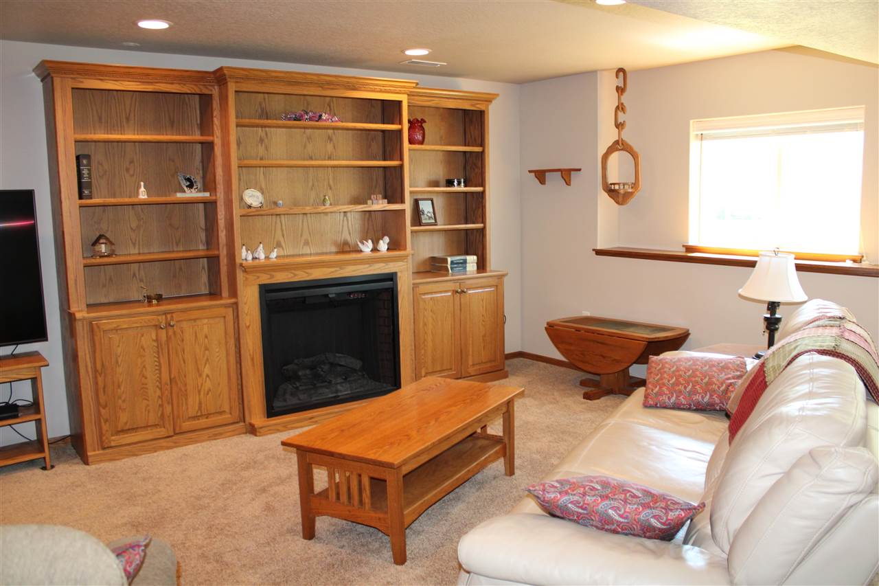 105 N East Street Sigourney IA 52591