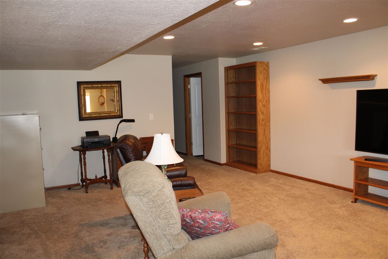 105 N East Street Sigourney IA 52591
