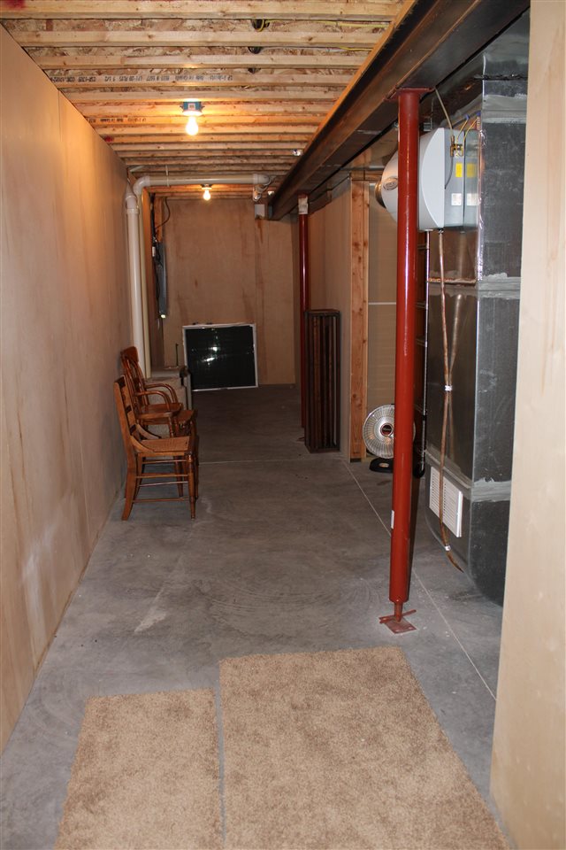 105 N East Street Sigourney IA 52591