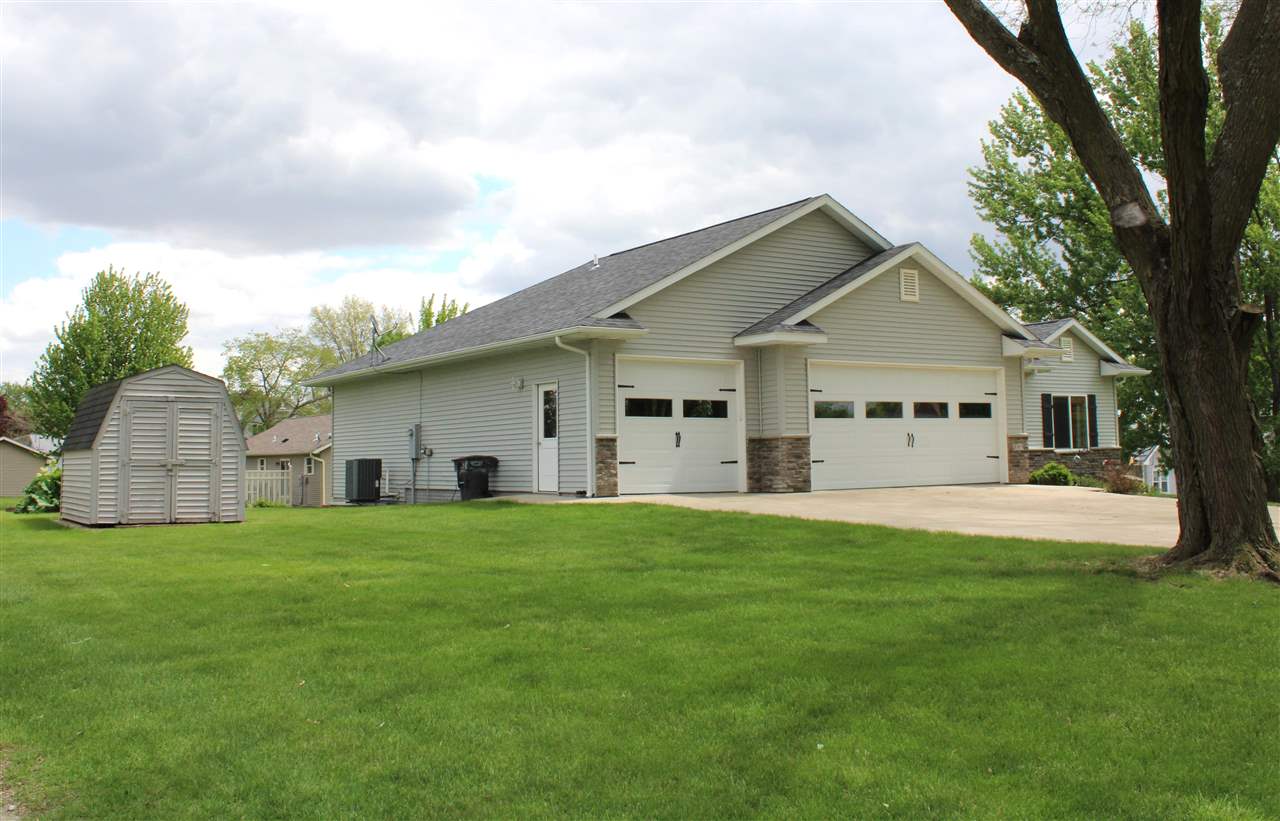 105 N East Street Sigourney IA 52591