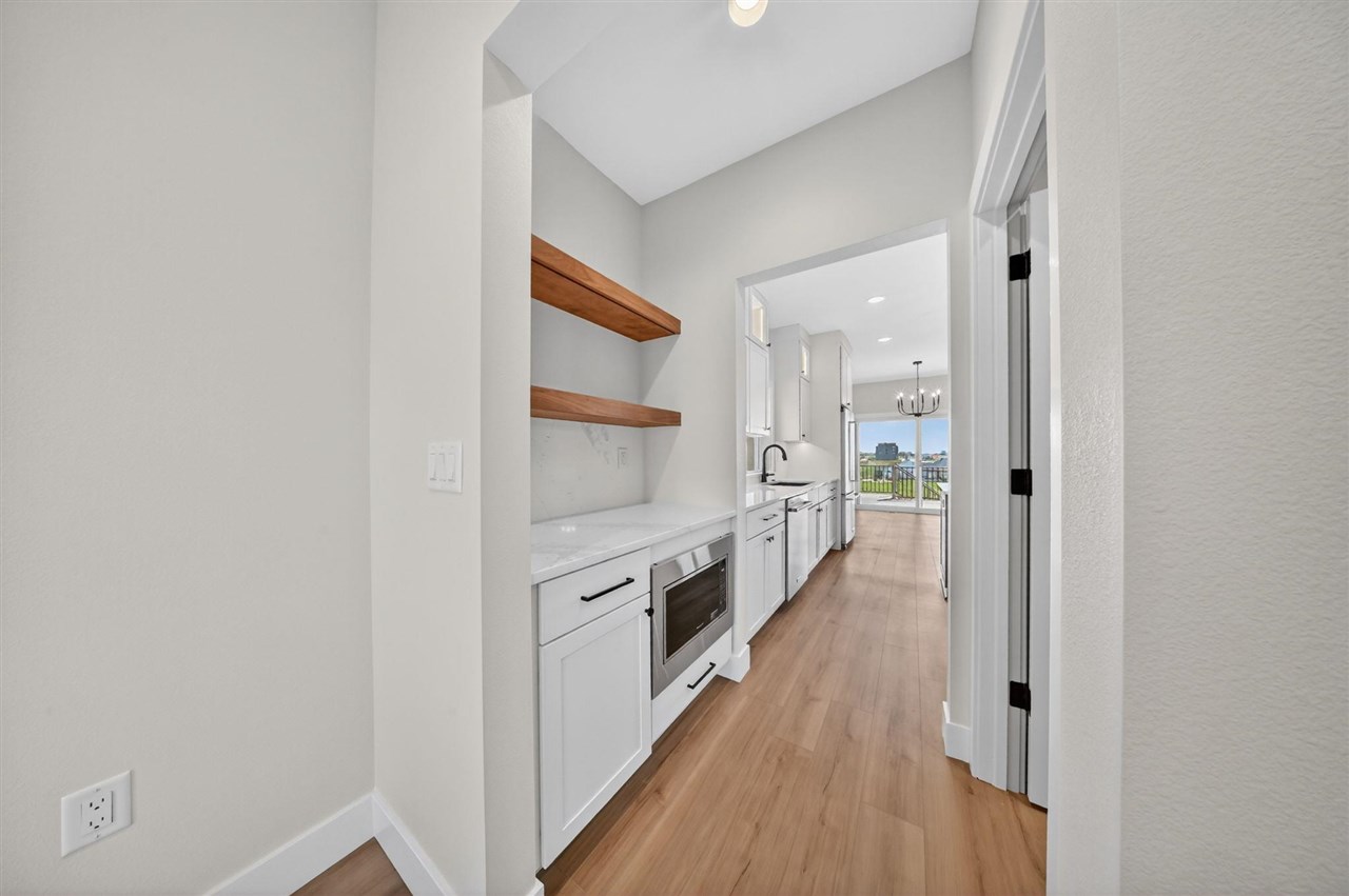 1700 Green Oak Pass Tiffin IA 52340