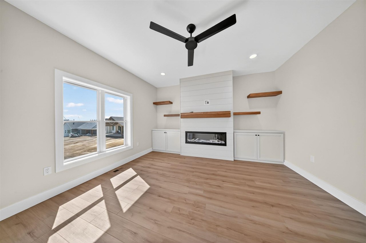 1700 Green Oak Pass Tiffin IA 52340