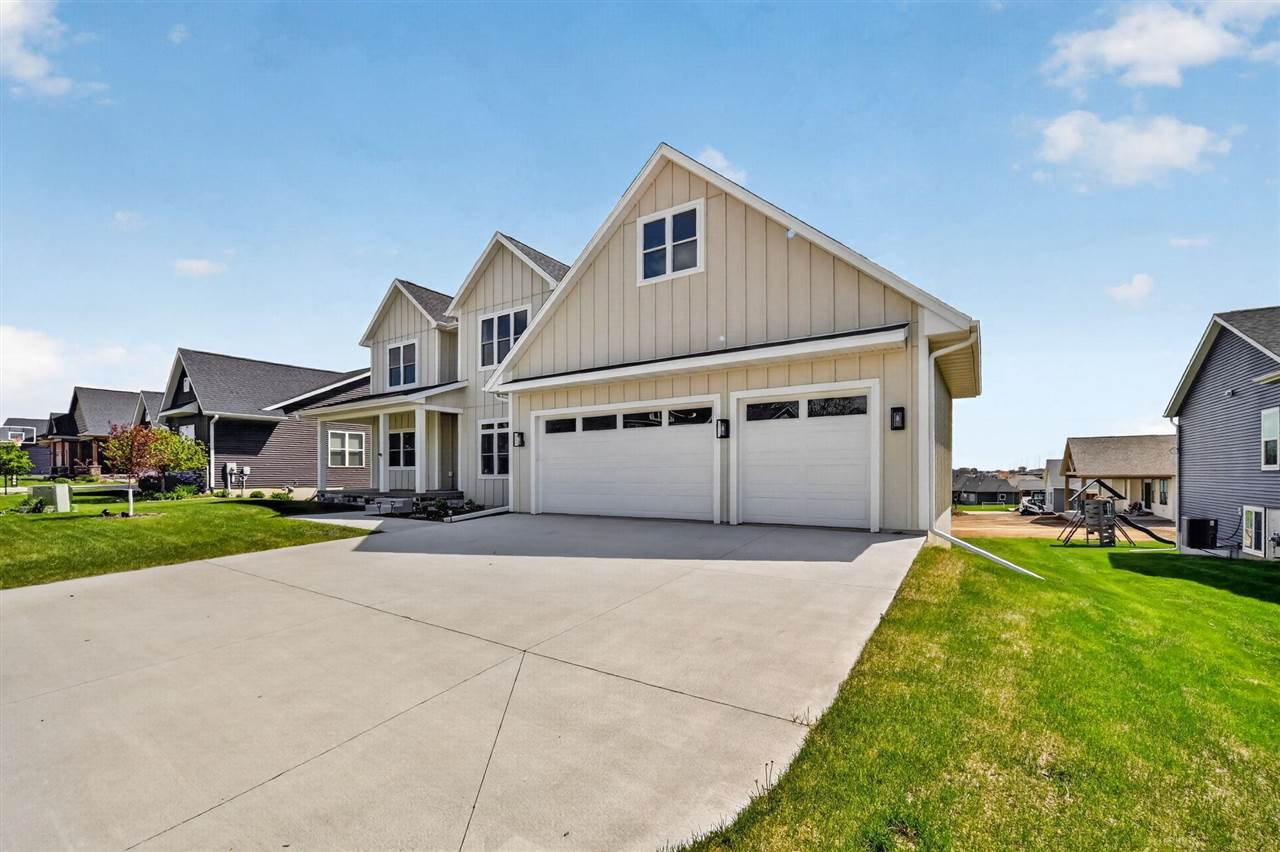 1700 Green Oak Pass Tiffin IA 52340