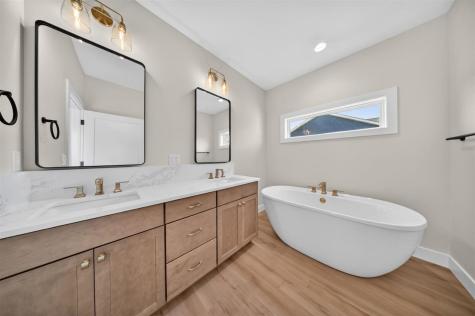 1700 Green Oak Pass Tiffin IA 52340