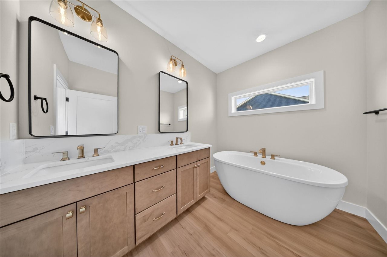 1700 Green Oak Pass Tiffin IA 52340