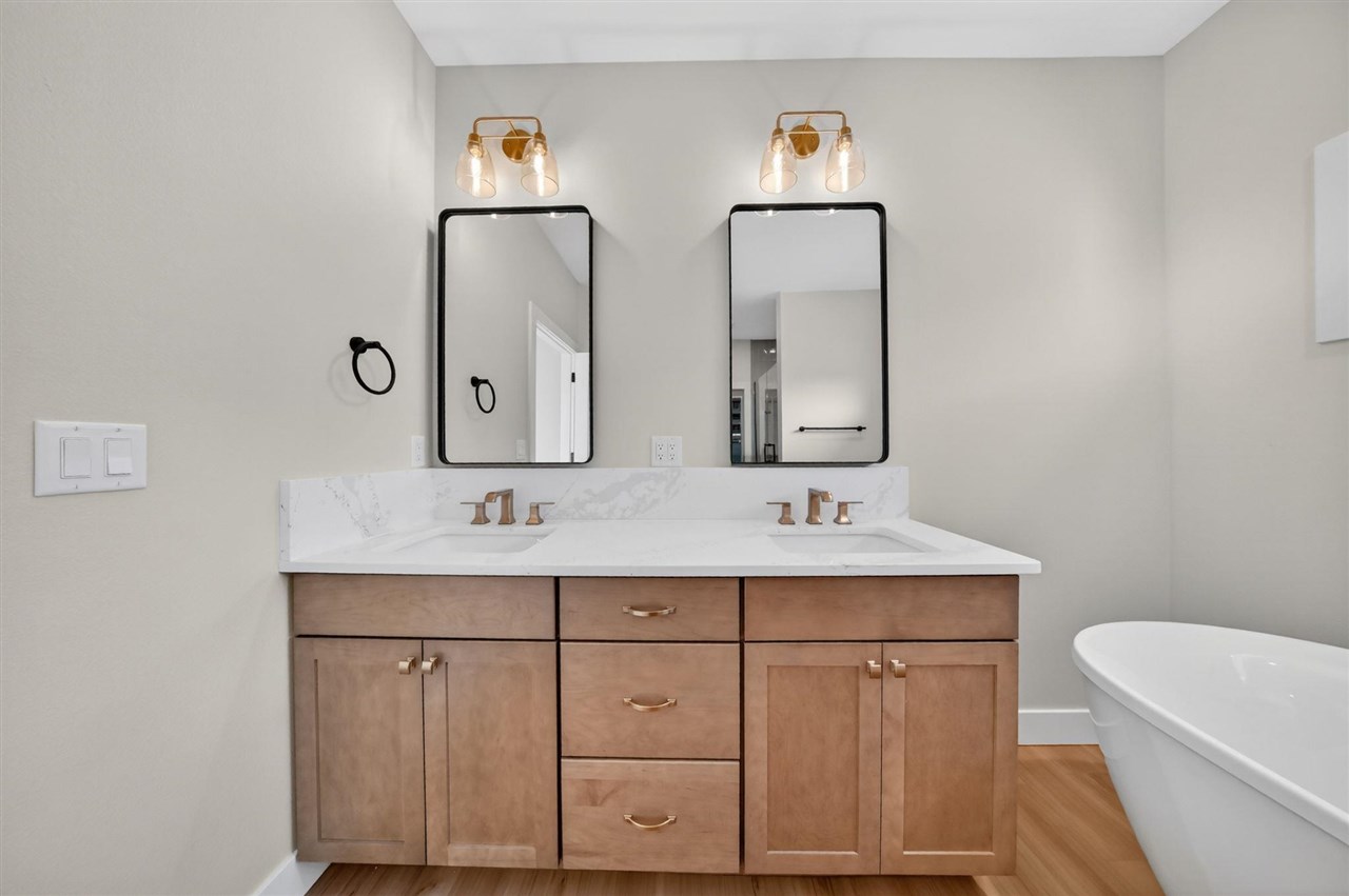 1700 Green Oak Pass Tiffin IA 52340