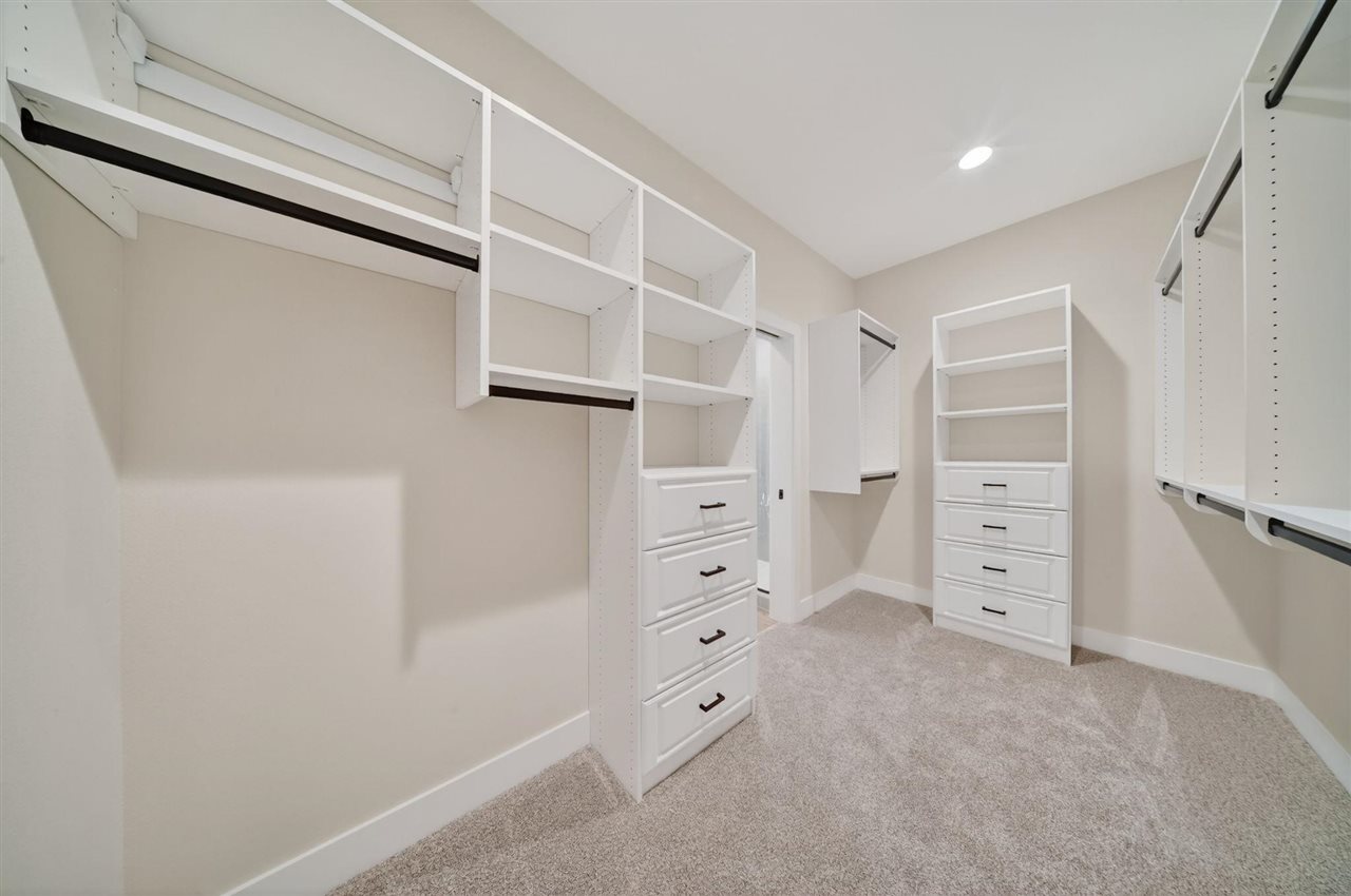 1700 Green Oak Pass Tiffin IA 52340