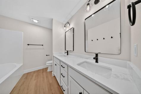 1700 Green Oak Pass Tiffin IA 52340
