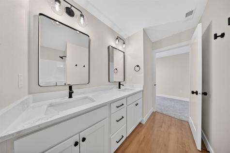 1700 Green Oak Pass Tiffin IA 52340