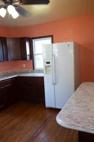 132 E Wilson Oxford IA 52322