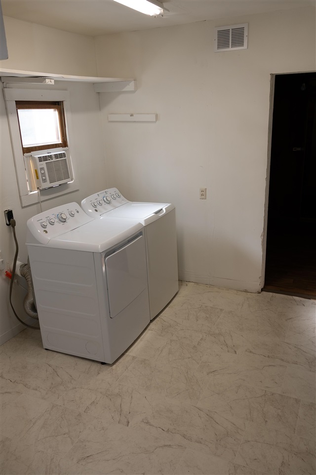 132 E Wilson Oxford IA 52322