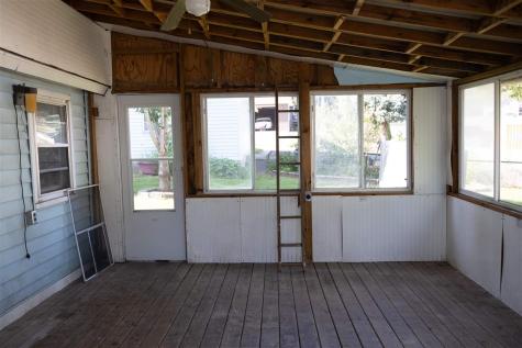 132 E Wilson Oxford IA 52322