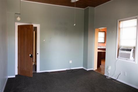 132 E Wilson Oxford IA 52322