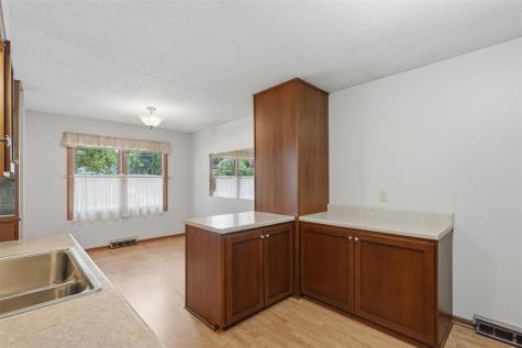 604 8th Avenue Coralville IA 52241-0000