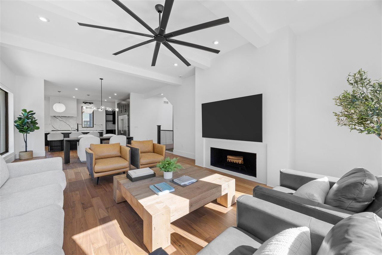 2816 Buckle Down Circle Iowa City IA 52245