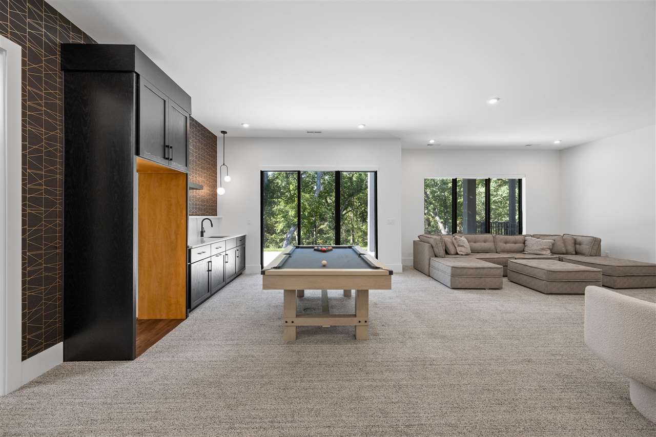 2816 Buckle Down Circle Iowa City IA 52245