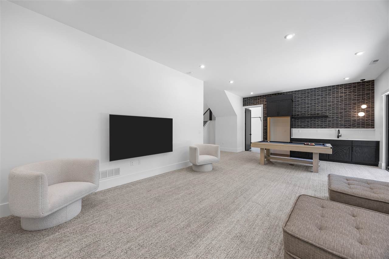 2816 Buckle Down Circle Iowa City IA 52245