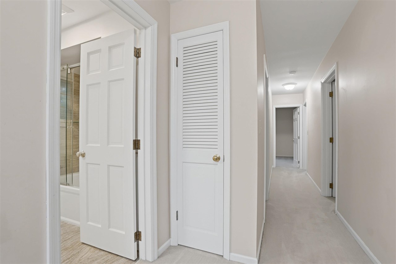 4331 Oakridge Trail NE Iowa City IA 52240