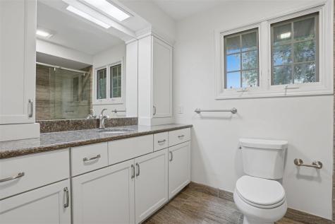 4331 Oakridge Trail NE Iowa City IA 52240