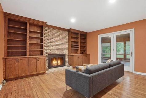 4331 Oakridge Trail NE Iowa City IA 52240