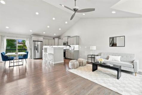 63 Colchester Drive Iowa City IA 52245