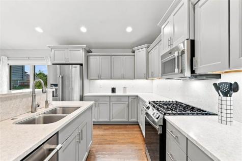 63 Colchester Drive Iowa City IA 52245