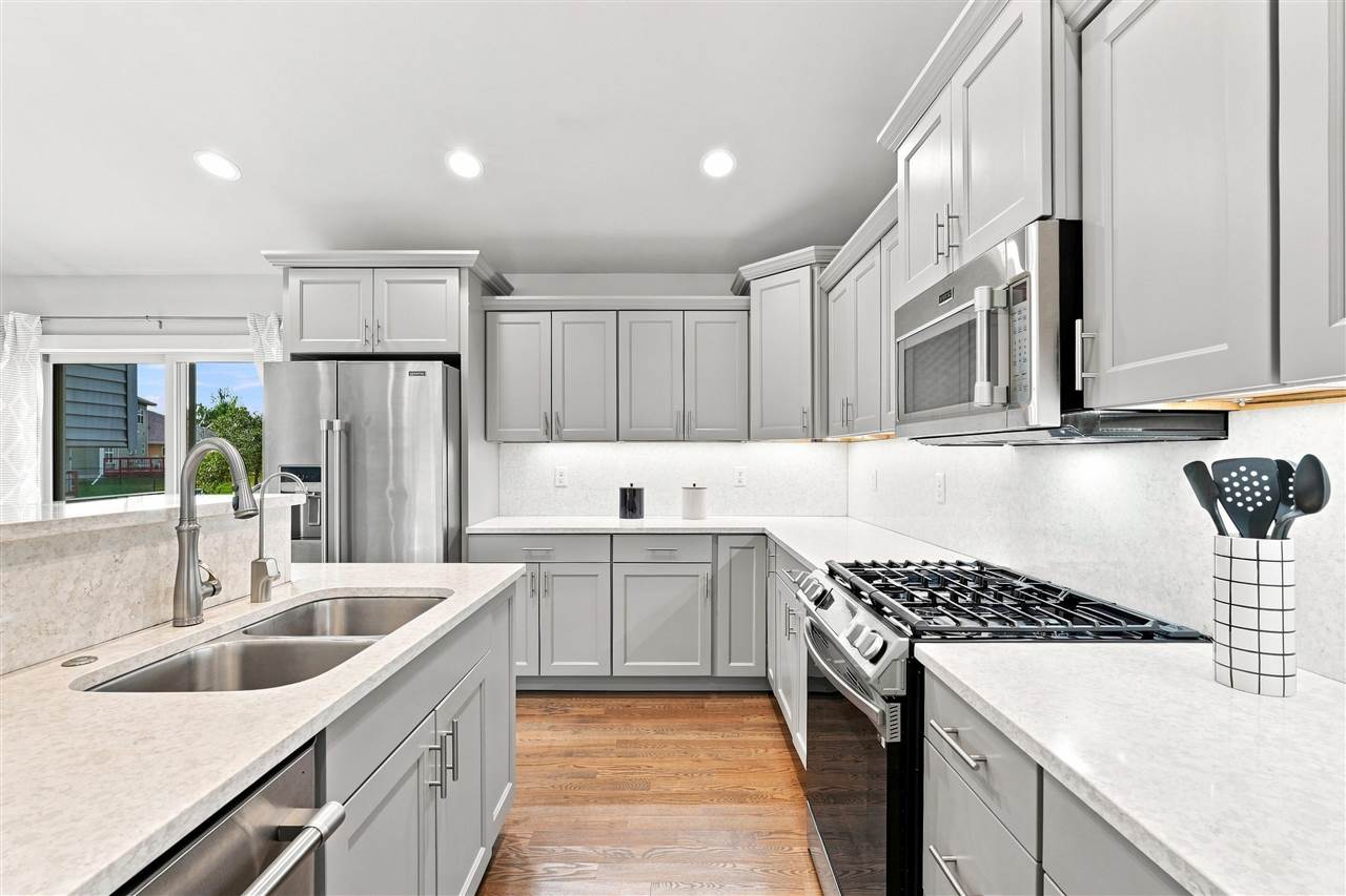 63 Colchester Drive Iowa City IA 52245