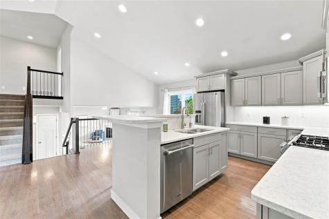 63 Colchester Drive Iowa City IA 52245