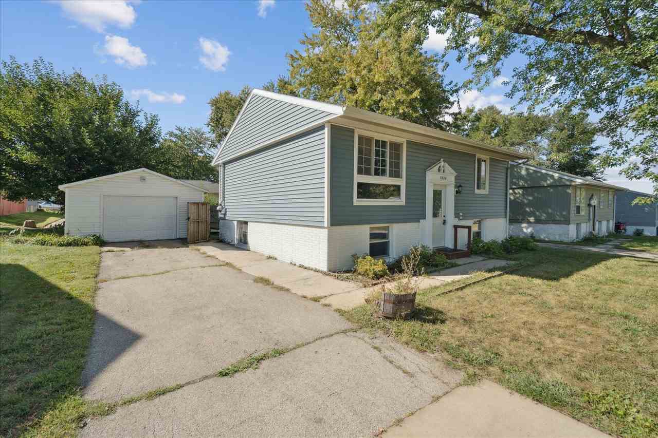 Cedar Rapids IA, 3226 Bramble Road SW
