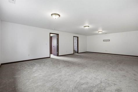 1135 Redbud Avenue Tiffin IA 52340