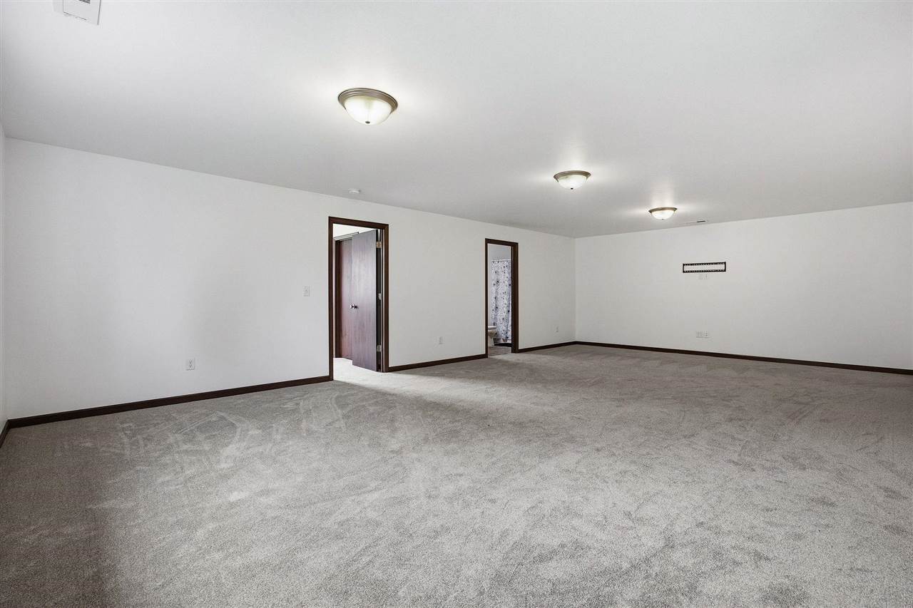 1135 Redbud Avenue Tiffin IA 52340