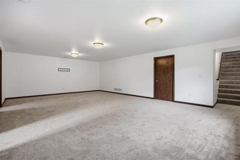 1135 Redbud Avenue Tiffin IA 52340